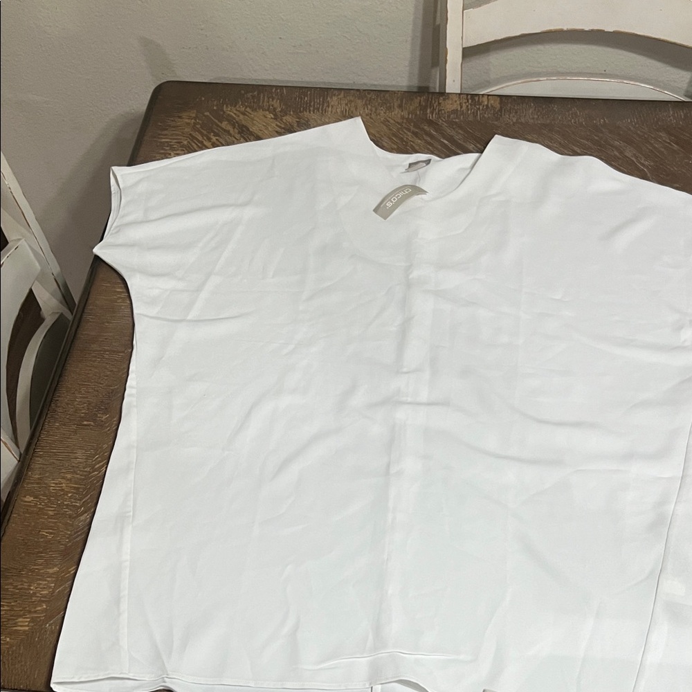 Chico's White Short Sleeve Crewneck Tee